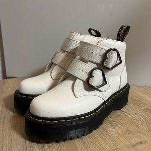 DR MARTENS Devon Flower Buckle platform boots in white SIZE 7